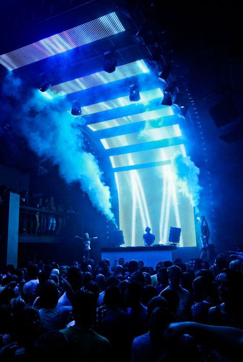 Night Club Stage Design, Club Stage Design, Club Stage, Stage Lighting Design, House Club, Concert Stage Design, Dj Stage, Club Lighting, Nightclub Design