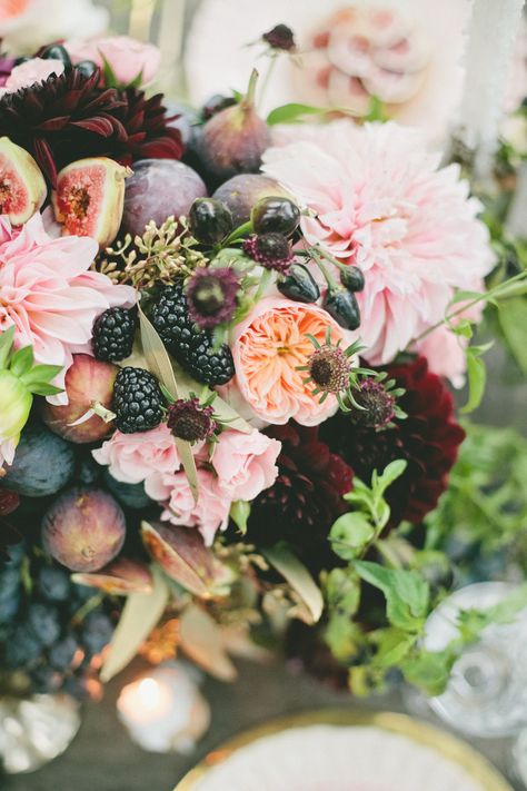 Rich Luxurious #Centerpiece |  http://www.StyleMePretty.com/2014/01/30/figs-gold-wedding-inspiration/ Onelove Photography Library Classic, Floral Goth, Bouquet Champetre, Fruit Wedding, Flowers And Fruit, Merry Berry, Gold Wedding Inspiration, Fall Wedding Bouquets, Goth Girl