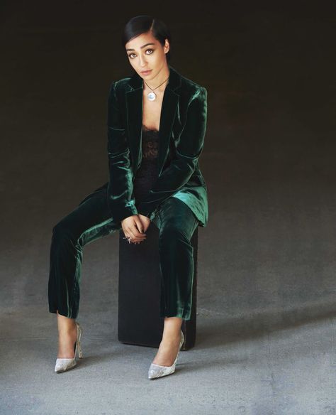 Green Velvet Suit, Green Suit Women, Ruth Negga, Athleisure Dress, Velvet Suit, Green Suit, Woman Suit Fashion, Velvet Blazer, Velvet Pants