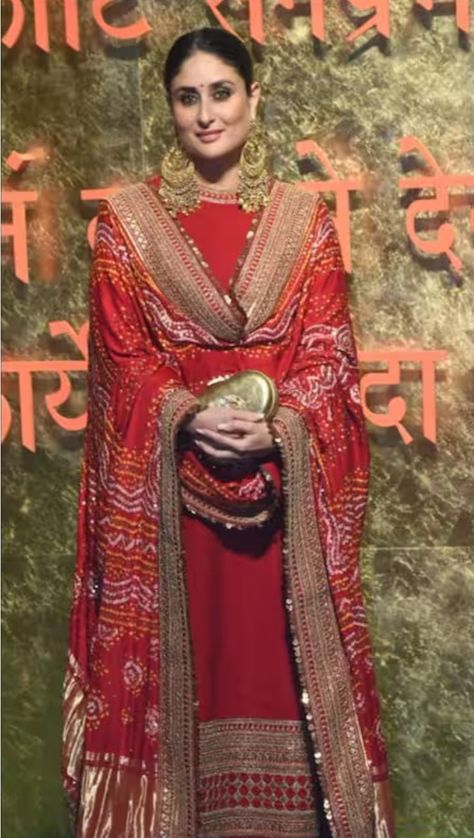 Kareena Kapoor Red Suit, Bandhani Suits Design Salwar Kameez, Kareena Kapoor Pics, Diwali Outfits, Latest Dress Design, Latest Bridal Dresses, Kareena Kapoor Khan, Stylish Suit, Indian Dresses Traditional