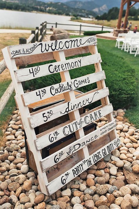 Pallet Wedding Signs, Fun Wedding Decor, Pallet Wedding, Rustic Wedding Decorations, Wedding Schedule, Rustic Wedding Signs, Outdoor Wedding Decorations, Pastel Wedding, Wedding Cake Designs