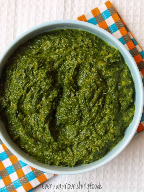 Spinach Indian Dish, Indian Saag Recipe, Indian Creamed Spinach, Saag Aloo Recipe Easy, Indian Spinach Side Dish, Indian Spinach Curry, Vegetarian Spinach Recipes, Malabar Spinach Recipes, Spinach Saag Recipe