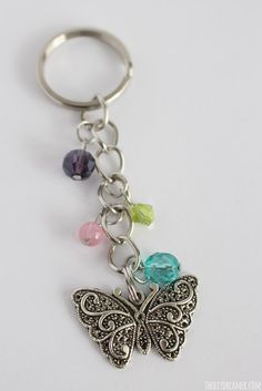 Beautiful Handmade Butterfly Beaded Keychain! This simple project makes a great personalized gift! Beaded Key Chains, Purse Charms Diy, Anting Manik, Butterfly Keychain, Beaded Butterfly, Keychain Craft, Handmade Butterfly, Diy Butterfly, Beaded Keychain