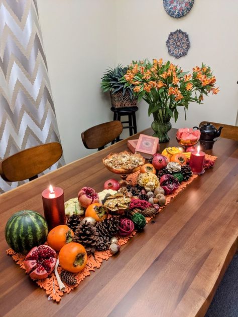 Yalda Design Idea Simple, Yalda Night Food, Yalda Night Design, Yalda Night Video, Yalda Decor, Yalda Night Ideas Decor, Yalda Decoration, Shab Yalda Decoration, Yalda Design Idea