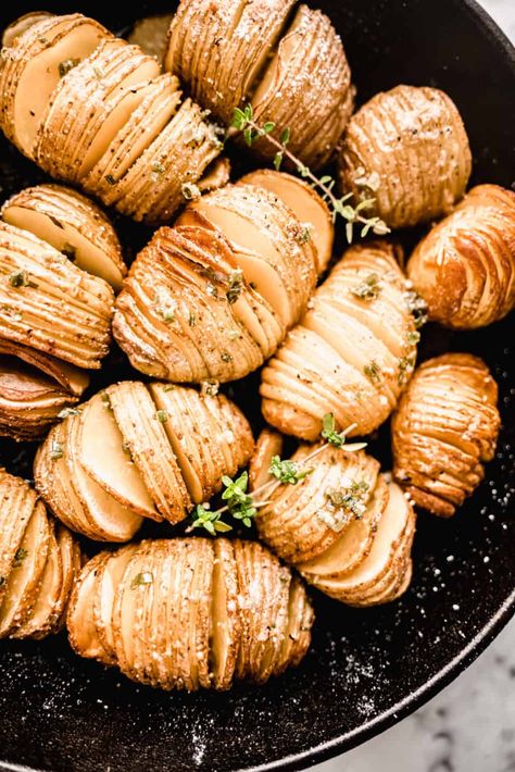 Hasselback Potatoes Easy, Christmas Dinner Sides, Easy Holiday Side Dishes, Easy Truffles, Potatoes Easy, Family Dinner Night, Autumn Side Dishes, Olive Oil Recipes, Hasselback Potatoes