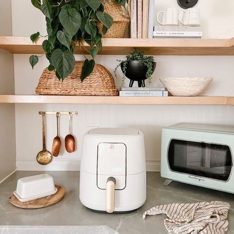 Cozy modern home finds from Walmart - organize and decorate with me as I update three products in my kitchen to create a clean, cozy, modern aesthetic in our kitchen. #modernhomefinds #walmartfinds #affordabledecor #modernfamrhousekitchen #kitchenappliances #airfryer #spicejars #spicecabinet #kitchenupdate Cozy Modern Aesthetic, Creamy White Paint, Cozy Modern Home, European Farmhouse Kitchen, Modern Farmhouse Dining Table, Budget Kitchen Makeover, Ranch House Remodel, Built In Electric Fireplace, Room Plants