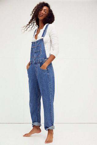 Ziggy Denim Overalls | Free People Women Overalls Outfits, Womens Overalls Outfits, Styling Overalls, Overalls Outfits, Long Overalls, Overall Style, Vintage Overalls, Look Jean, Overall Outfit