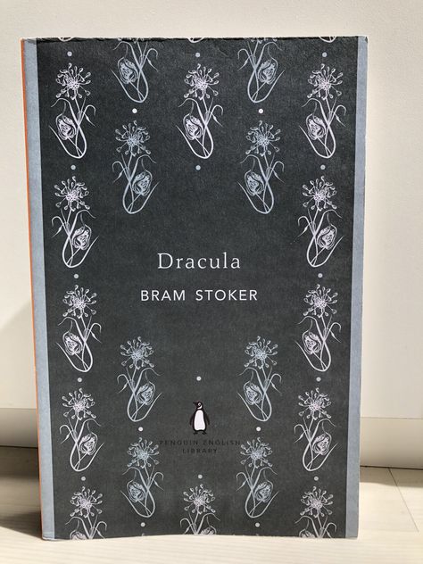 Penguin English Library, English Library, Book Vibes, Penguin Classics, Bram Stoker, Artist Illustration, Old Books, Dracula, Book Aesthetic