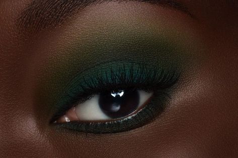 Green Eye Makeup On Black Women, Bottle Green Eye Makeup, Dark Green Eye Makeup Black Women, Green Under Eye Makeup Looks, Dark Green Makeup Looks Prom, Dark Green Eyeshadow Looks, Green Eye Shadow Looks, Green Eye Shadow Makeup, Dark Green Makeup Looks