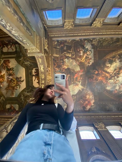 baroque art history selfie museum gallery history of att gold art Museum Selfie Ideas, Art Museum Poses, Museum Pose Ideas, Laying Down Selfie, Museum Pose, Museum Selfie, Snapchat Poses, Museum Pics, Natural Selfie