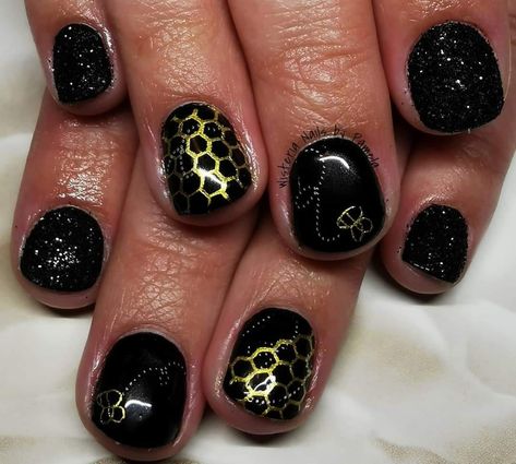 Bee Nails! #beenails #summernails #springnails #gelnails Black Sugar Nails, Bee Stamp, Stamp Ring, Bee Nails, Acrylic Products, Sugar Nails, Middle Fingers, Custom Press On Nails, Black Sugar