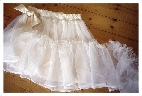 Diy Petticoat, Diy Clothes Refashion No Sew, Diy Clothes Refashion, Altered Clothing, Bow Tutorial, Sewing Skirts, Sewing Project, Petticoat, Diy Clothes