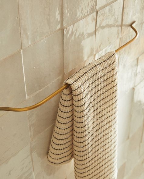 Bath Towel Racks, Bathroom Redo, Bathroom Inspo, Bathroom Renos, Guest Bathroom, Towel Holder, Bathroom Towels, Zara Home, Bathroom Inspiration