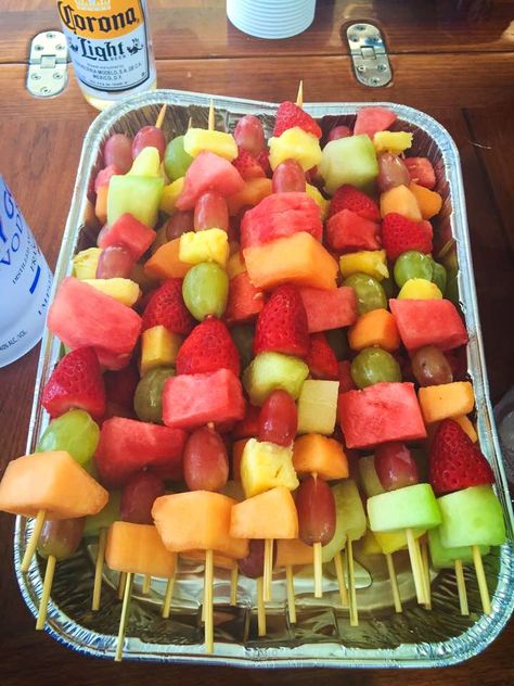 Fruit Shish Kabobs, Fruit Kabob, Fruit Platter Designs, Shish Kabobs, Fruit Skewers, Fruit Kabobs, Food Therapy, Yummy Comfort Food, Healthy Food Motivation