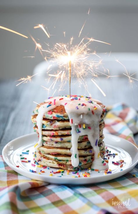 Breakfast Birthday Party Food, Breakfast Birthday Cake, Pancake Pasta, Pancake Birthday Party, Birthday Breakfast Ideas, Pancakes Birthday, Homemade Pancake Mix Recipe, Morning Birthday, Birthday Cake Pancakes