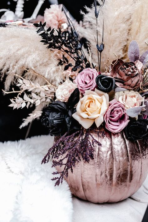 Kara's Party Ideas Glam Creepy Halloween Party | Kara's Party Ideas Halloween Table Scape Ideas, Spooky Picnic, Dinner Party Decor Ideas, Halloween Restaurant, Glam Halloween Party, Elegant Halloween Party, Sophisticated Halloween, Halloween Bridal Showers, Halloween Dinner Party