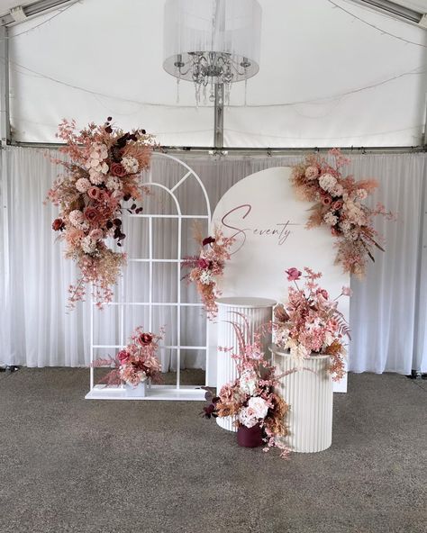 My Three Stems on Instagram: “~ S E V E N T I E T H ~ Thank you so much gorgeous @julznaum for trusting us to create something magical for her beautiful mum Vera’s 70th…” Metal Frame Backdrop, Frame Backdrop, Wedding Arch Backdrop, Half Arch, Arch Frame, Metal Wedding Arch, Events Place, Door Metal, Metal Wedding