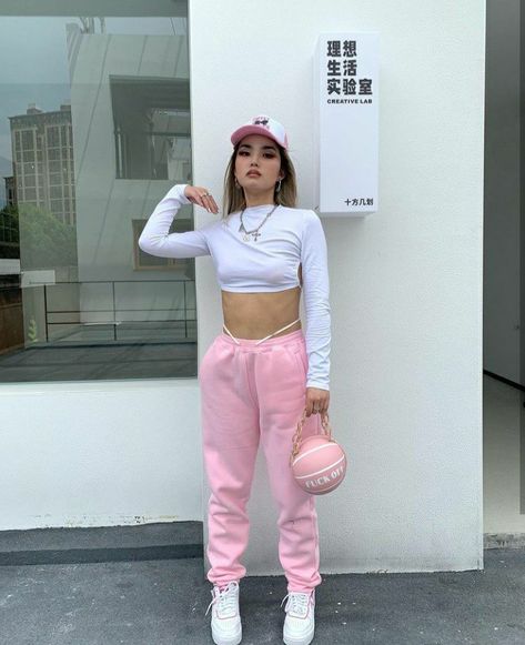 Pink Pants Outfit, December Outfits, Pink Streetwear, Cute Lazy Outfits, Crop Top Outfits, Baddie Outfits Casual, Sporty Outfits, Cute Simple Outfits, Pink Outfit