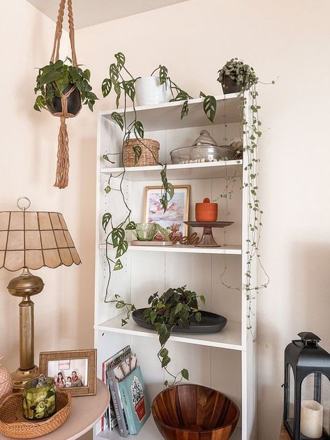 Sunroom Shelves, Decorating Shelf, Decorated Shelves, Shelf Decorating Ideas, Styling Shelf, Shelf With Baskets, Decorate Shelves, Shelf Decorating, Livingroom Layout