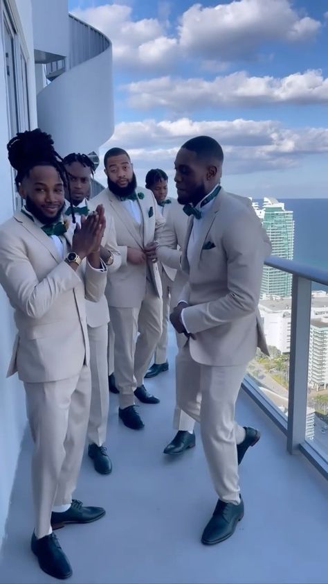 Khaki And Green Groomsmen, Men Wedding Suit Ideas, Ivory Groomsmen Attire, Groomsmen Neutral Colors, Groomsmen Champagne Attire, Black Men Wedding Attire, Olive Green Groomsmen Attire, Gold Wedding Groomsmen, Cream Groomsmen Attire