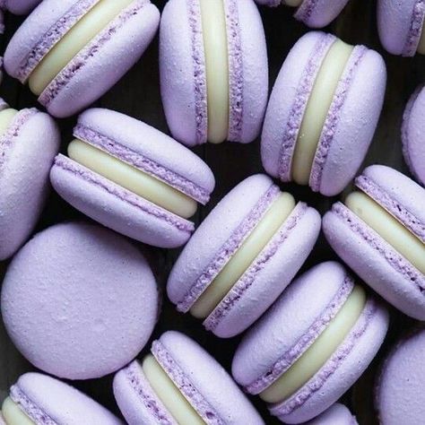 Macaroon Wallpaper, Galaxy Desserts, Purple Desserts, Purple Aesthetic Background, Colorful Desserts, Purple Food, Peony Wallpaper, Soft Pink Theme, Macaroon Recipes