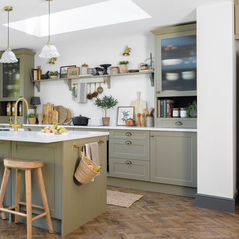 5 kitchen cabinet colours to avoid for an on-trend look | Ideal Home 1930s House Interior Kitchens, Kitchen Cabinet Colours, 1930s Living Room, 1930s House Interior, Cabinet Colours, 1930s Semi, 1930s Home, 1930s Kitchen, Small Galley Kitchen