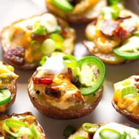 Jalapeno Popper Bites, Loaded Potato Skins, Potato Appetizers, Red Skin Potatoes, Cooking Quotes, Queso Cheddar, Potato Skin, Loaded Potato, Game Day Appetizers