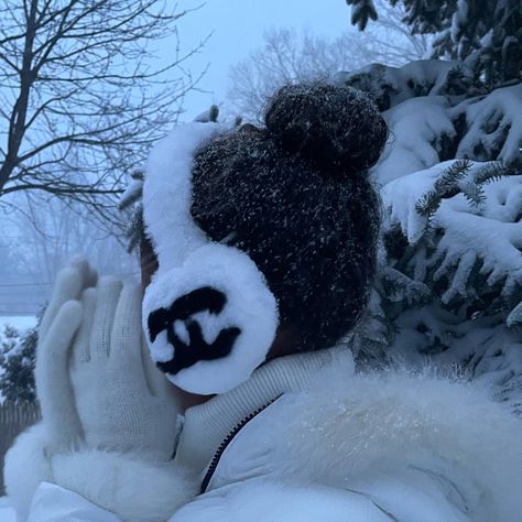 Winter Aesthetic Black Woman, Black Teenage Girl, Gas Mask Girl, Winter Princess, Snow Pictures, Winter Inspo, Pink Holiday, Snow Bunnies, Adventure Aesthetic