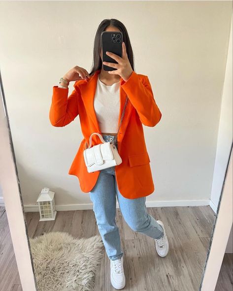 Modern Office Outfits Women, Orange Blazer Outfits, Orange Blazer, Blazer Outfits For Women, Orange Outfit, Business Outfits Women, Office Outfits Women, City Outfits, Elegante Casual