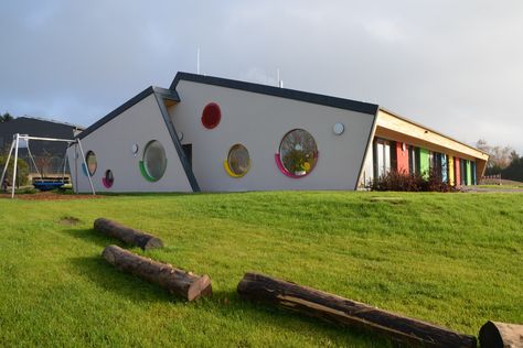 Preschool Designs Exterior, Kindergarten Ideas Architecture, Kindergarten Building Architecture, Preschool Designs Architecture, Daycare Building, Children Architecture, Child Care Center Design, Kindergarten Interior, Preschool Designs