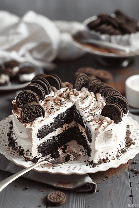 Decadent Oreo Cake Recipes: Tips for Serving, Presentation, and Storage Cookies And Cream Cake From Box Cake Mixes, Oreo Decorated Cake, Oreo Cookie Cake Recipe, Homemade Oreo Cake, Cranberry Cheesecake Recipes, Easy Oreo Cake, Oreo Chocolate Cake, Oreo Cake Recipe, Oreo Cookie Cake