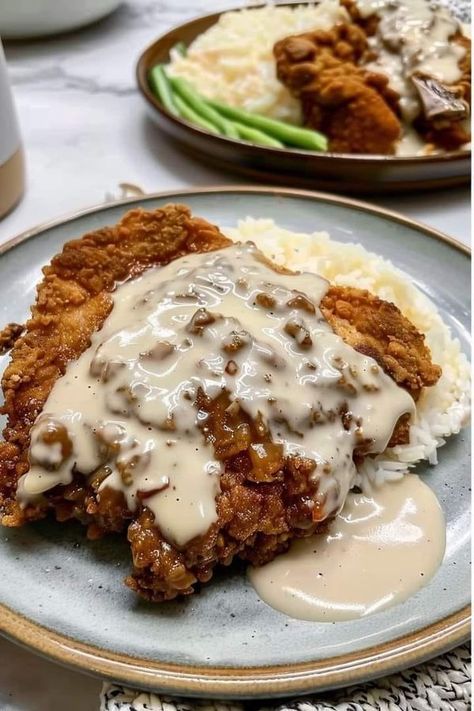 Crockpot Recipes Lovers | Chicken Fried Steak with Country Gravy | Facebook Tenderized Round Steak, Breaded Steak, Parmesan Pork Chops, Country Gravy, Pork Schnitzel, Gravy Ingredients, Chocolate Peanut Butter Cake, Fried Steak, Round Steak