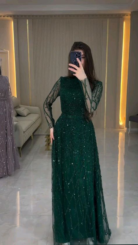 Maxi Designs Pakistani, Beautiful Gown Designs, Moonlight Dress, Designer Dresses Elegant, Party Wear Gowns, Simple Frock Design, Chic Dress Classy, Gowns Dresses Elegant