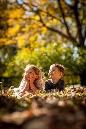 Sibling Photography Poses, Sibling Photo Shoots, Composition Photo, Sibling Pictures, Family Photoshoot Poses, Sibling Poses, Sibling Photography, Children Photography Poses, Family Picture Poses