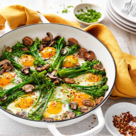 Eggs with herbed mushrooms One Pan Dinner Recipes, Easy Home Recipes, Healthy Lunchbox, Keto Cookbook, Mushroom Recipes, Fat Fast, Egg Recipes, Brunch Recipes, New Recipes