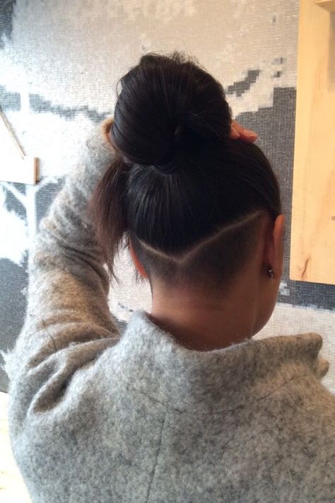 Buzzed Undercut Women, V Shaped Undercut Women, Undercut V Shape, V Undercut, Under Hair Shaved, Small Undercut, Female Undercut Long Hair, Tapered Undercut, Undercut Hairstyles Women