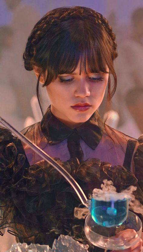 Peter Pan 2003, Jenna Ortega Wednesday Addams, Wednesday Addams Costume, Jena Ortega, Anne Movie, Wednesday Jenna, Jenna Ortega Wednesday, Addams Family Wednesday, Wednesday Adams