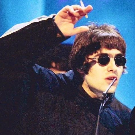 Wtf is wrong with him (+Bonehead) #liamgallagher #oasisband #britpop #britrock #bonehead Liam Oasis, Oasis Album, Oasis Music, Liam Gallagher Oasis, Oasis Band, Liam And Noel, British Things, Noel Gallagher, Liam Gallagher