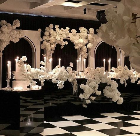 Crystal Wedding Decor, Bride Groom Table, Black Wedding Decorations, Monochrome Weddings, Black And White Wedding Theme, Wedding Stage Backdrop, White Wedding Theme, Dream Wedding Decorations, Luxury Wedding Decor