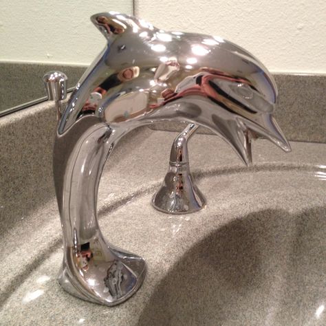 Dolphin faucet Dolphin Bedroom, Dolphin Decor, Dolphin Lover, Rigatoni, Dream Bathroom, Ideas Creative, House Bathroom, Ocean Inspiration, Beach Cottages