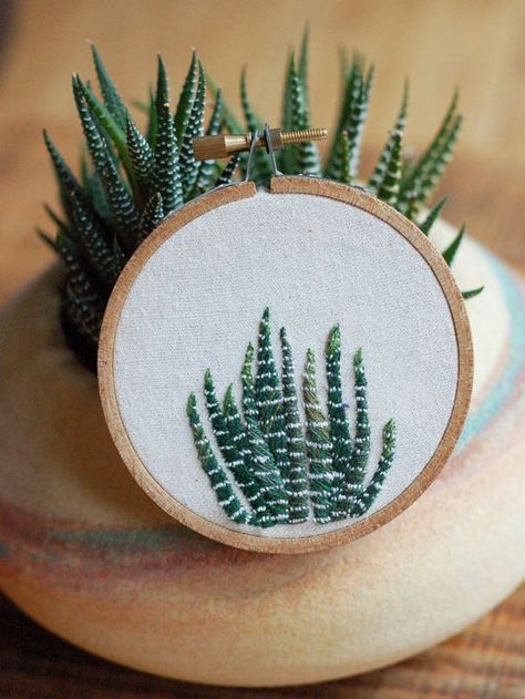 Cactus Embroidery, Zebra Plant, Hand Sewing Projects, Succulent Art, Wooden Embroidery Hoops, Aloe Plant, Contemporary Embroidery, Embroidery Works, Modern Embroidery