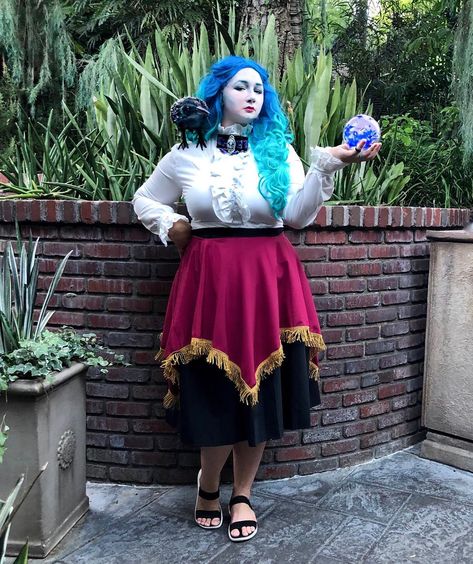 “Serpents 🐍 and spiders 🕷, tail of a rat 🐀; call in the spirits 👻, wherever they’re at.” 🔮 Madame Leota Disneybound Haunted Mansion Madame Leota Costume, Haunted Mansion Costume Ideas, Haunted Mansion Halloween Costumes, Mansion Purple, Camping 2023, Different Wigs, Seance Room, Haunted Mansion Costume, Disneybound Ideas