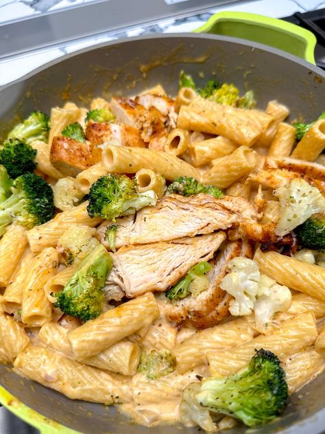 Pasta With Vegetables And Chicken, Healthy Rigatoni Recipes, Creamy Chicken Rigatoni, Rigatoni Chicken Pasta, Easy Rigatoni Recipes, Chicken Rigatoni Recipes, Creamy Rigatoni, Rigatoni Pasta Recipes, Easy Family Dinner Ideas