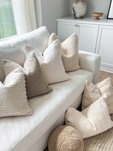 White Couch Neutral Pillows, All White Pillows On Couch, White Couch With Neutral Pillows, Cream Textured Throw Pillows, Pillows For Sofa Ideas, Textured Pillows Couch, Pillows For Neutral Living Room, Neutral Bedding Pillows, Couch Pillows Aesthetic