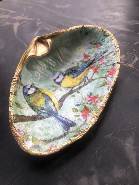 Love birds decoupaged on clam shell Shell jewelry dish bird | Etsy Clam Shell Painting Ideas, Paper Mache Clam Shell, Painting On Clam Shells, Decoupaging Shells, Clam Shell Decoupage, Shell Decorations, Shells Diy, Ring Dishes, Sea Shell Decor