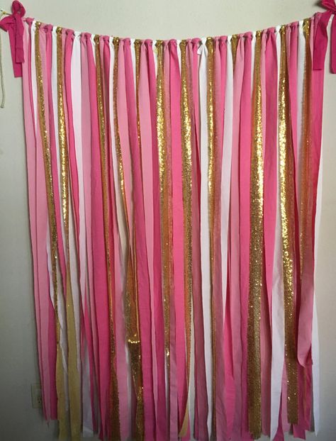 Royal Princess Birthday, Fabric Streamers, Pink And Gold Decorations, Glitter Centerpieces, Trendy Party Decor, Tout Rose, Bridal Shower Backdrop, Pink Photography, Gold Banner