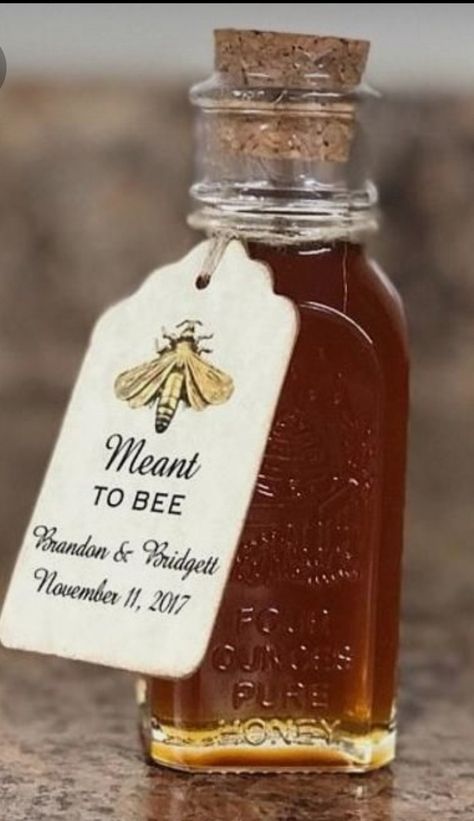 Bee Wedding Theme, Bridal Shower Honey, Honey Jar Wedding Favors, Honey Gift, Meant To Bee, Honey Favors, Honey Wedding Favors, Bridal Shower Tags, Wedding Favours Thank You