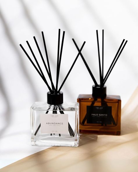 Looking to fill your home with a long-lasting, natural fragrance? Reed diffusers are the answer you’ve been searching for! These simple, elegant devices use the power of diffusion to gently release essential oils into the air, creating a cozy, inviting ambiance that lasts for weeks on end. #cheluxboutique #diffusers #home #fragrance #homefragrance #luxury #scent #aroma #homedecor #decorate Oil Reed Diffuser, Candle Making Business, Diffuser Bottle, Reed Diffusers, Natural Fragrances, Simple Elegant, Reed Diffuser, Candle Making, Home Fragrance