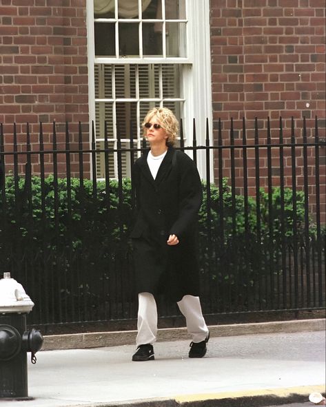 Megan Ryan, Meg Ryan Style 90s, Meg Ryan 90s, Meg Ryan Fashion, 90’s Outfits, Meg Ryan, Madison Avenue, Feminine Energy, 2000s Fashion