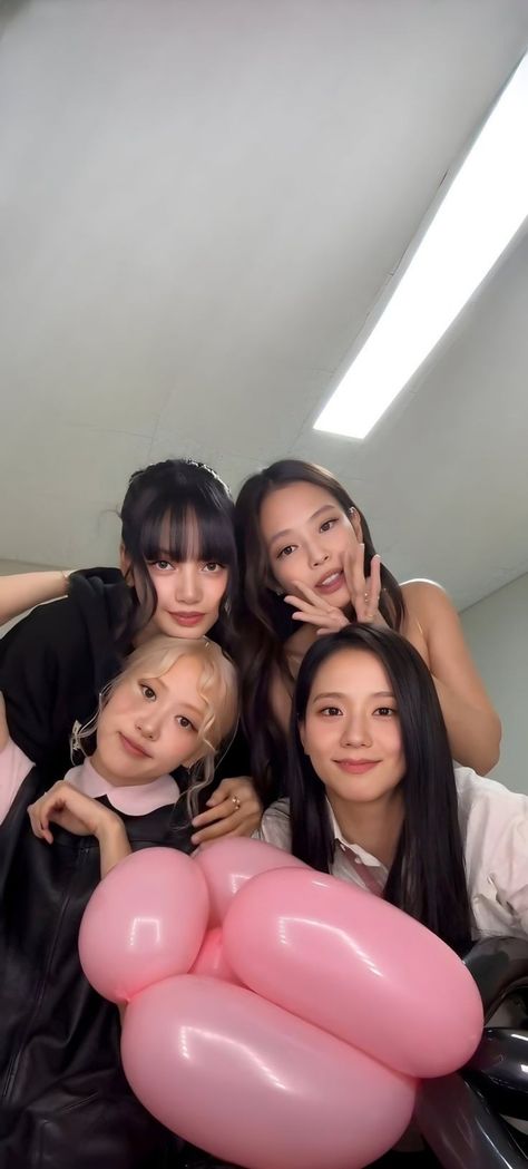 cr. @ufojadexD | BLACKPINK WALLPAPER | Love you, Pinks. 💗 | #jisoo #jennie #roseanne #lalisa #lisa #blackpink #coachella #icon #selca #wallpaper #bornpink #2024 Lisa Blackpink Coachella, Pink Walpaper, Asthetic Picture White And Black, Blackpink Wallpapers, Blackpink Coachella, Wallpaper Love, Blackpink Poster, Blackpink Wallpaper, Lisa Blackpink Wallpaper